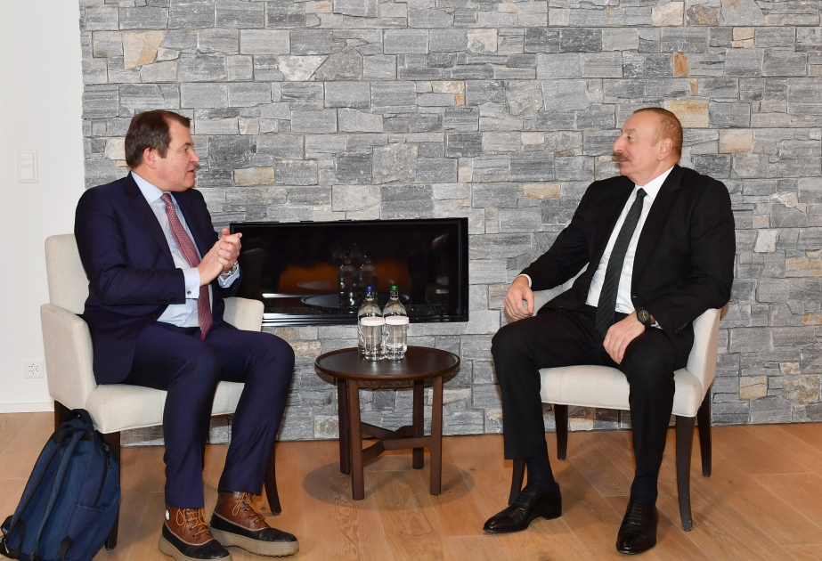 İlham Əliyev AYİB-in birinci vitse-prezidenti ilə görüşdü