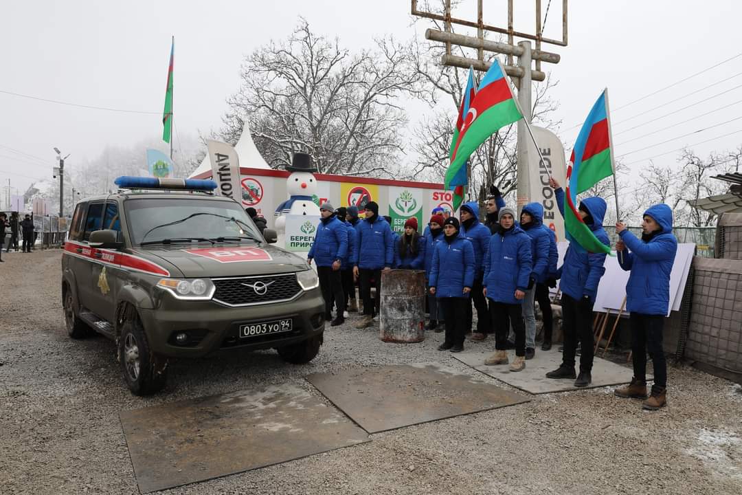 Sülhməramlıların daha iki maşını aksiya ərazisindən keçdi