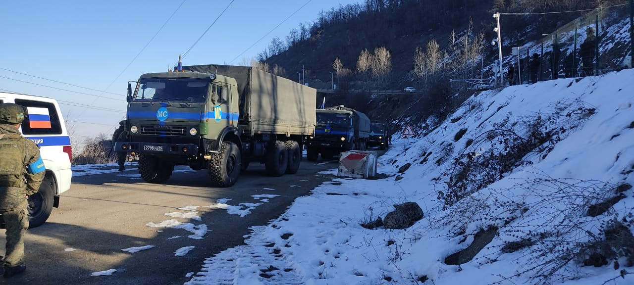 Sülhməramlıların 10 maşını Laçın yolundan maneəsiz keçdi