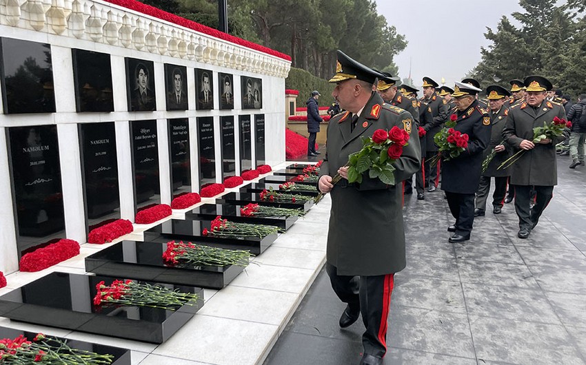 Generallar Şəhidlər xiyabanında - FOTO