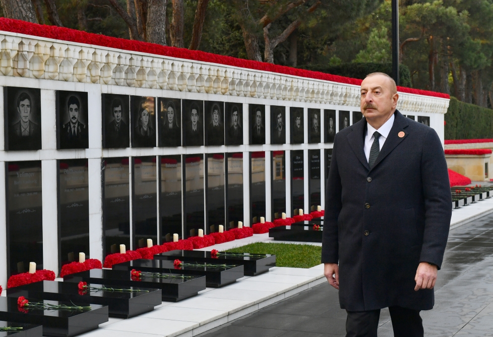 İlham Əliyev Şəhidlər xiyabanını ziyarət edib - FOTOLAR