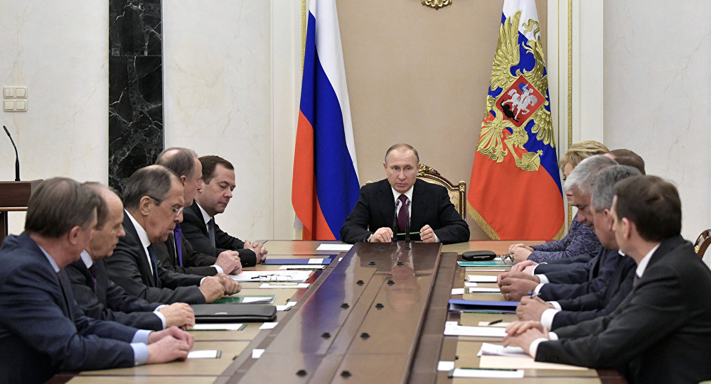 Putin Təhlükəsizlik Şurasını topladı 