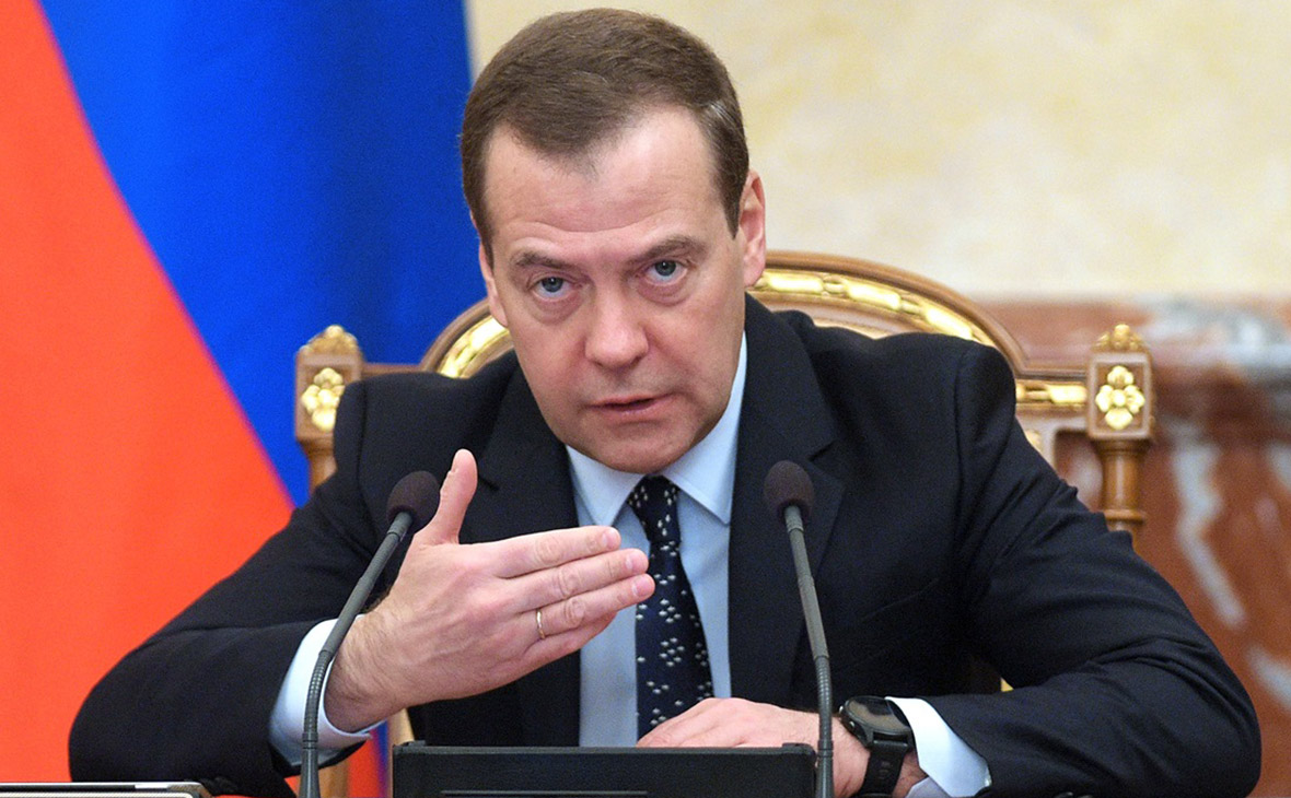 Medvedev Ukraynadakı əməliyyatları yeni Vətən müharibəsi adlandırdı
