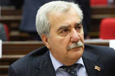Koçaryan deputatlarla partlayış olan hərbi hissəyə gəldi - FOTO