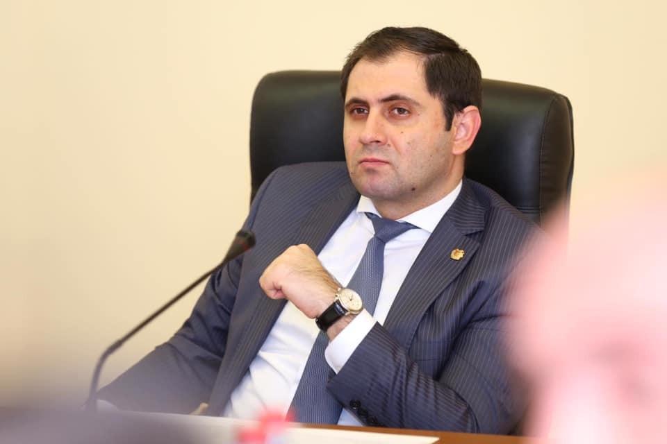 Müdafiə nazirinin istefasına qarşıyam - Erməni spiker