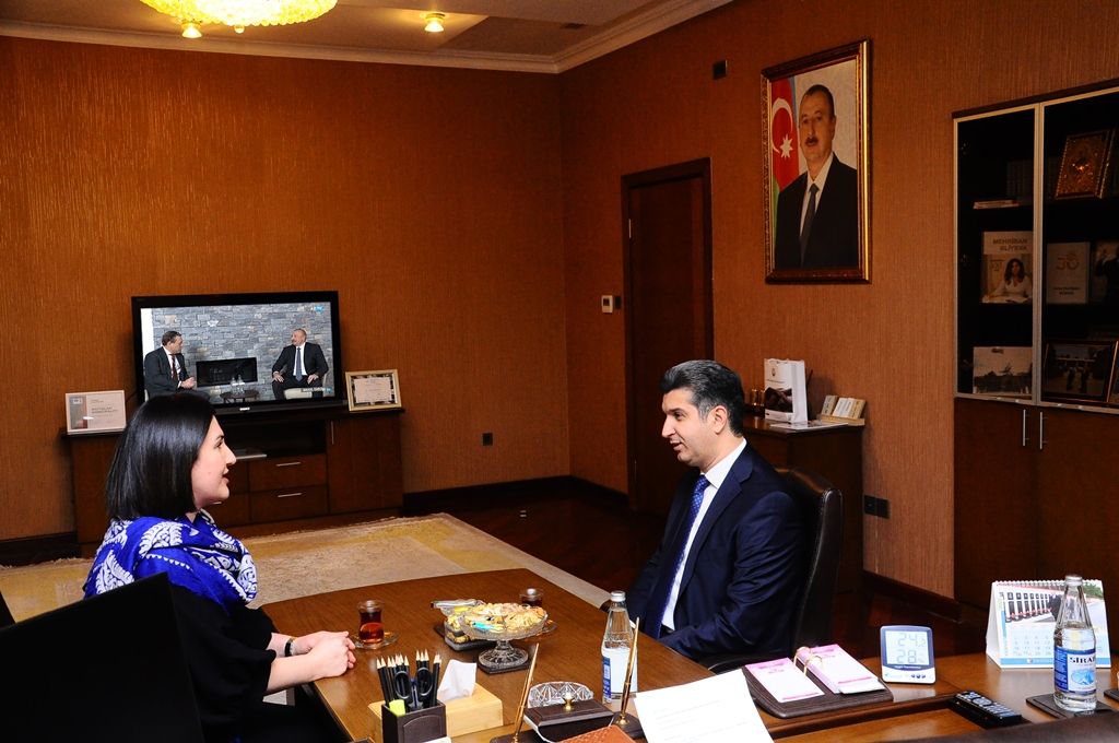 İcra başçısı Şəhid Dövlətzadə Cəbrayılın anası ilə görüşüb - FOTO