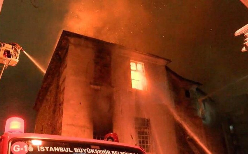 İstanbulda erməni kilsəsi yandı - Ölən və yaralılar var