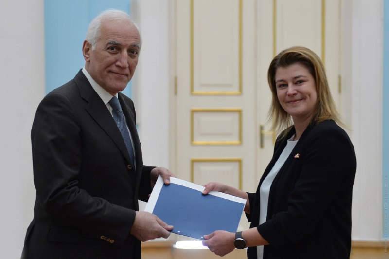 Xaçaturyan yeni səfirlə Laçın dəhlizindən danışdı