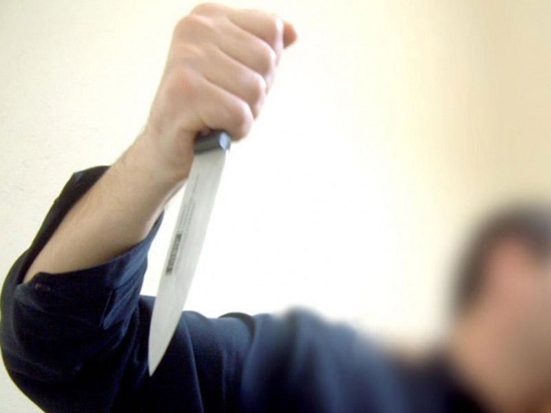 “Neftçilər”də cinayət – 19 yaşlı gənc bıçaqlandı