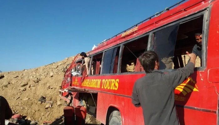 Pakistanda avtobus aşdı - 40-dan çox ölü var
