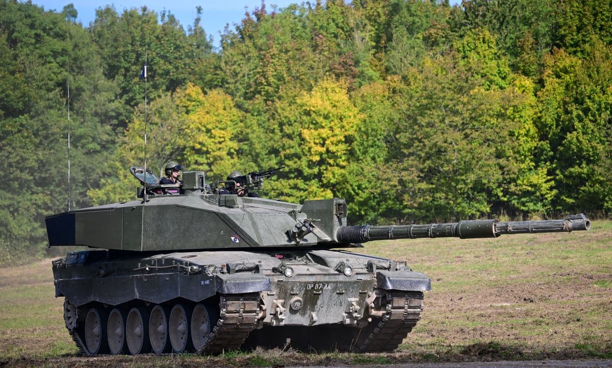 Ukrayna hərbçiləri “Challenger 2” tanklarında təlimə başlayır 
