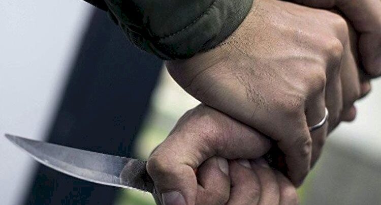 Bakıda bıçaqlı şəxslər jurnalistin oğlunu döydü