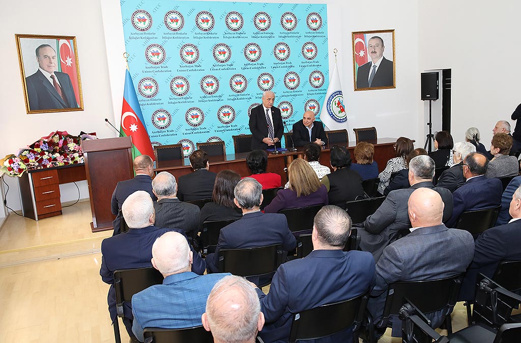 AHİK-də veteranlarla görüş keçirilib - FOTOLAR