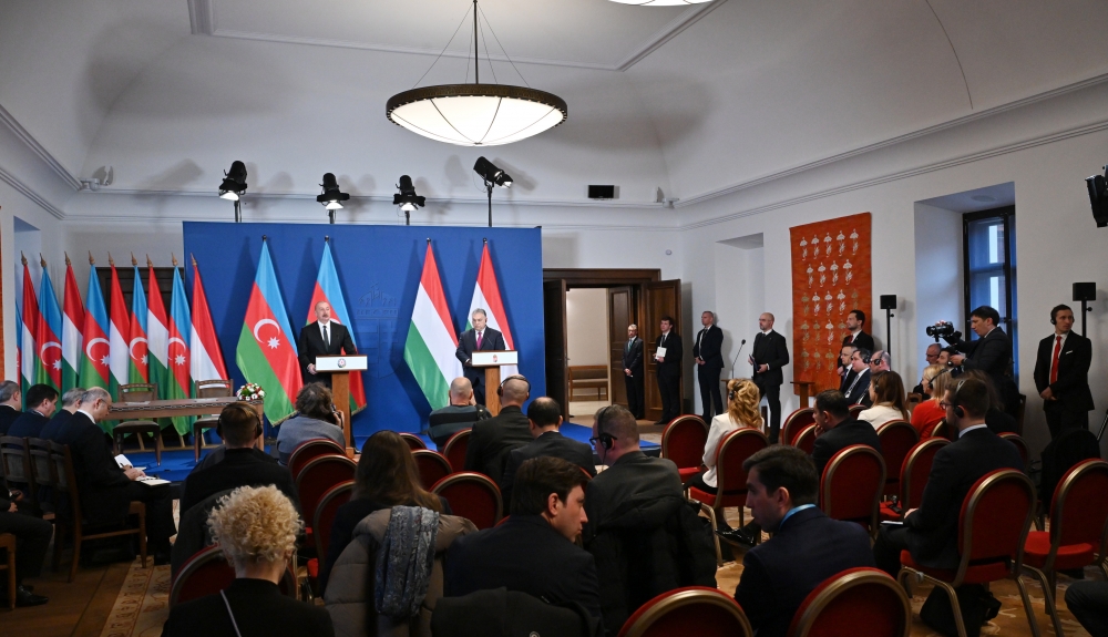 Dost axtararkən Azərbaycana tərəf getməyə qərar verdik