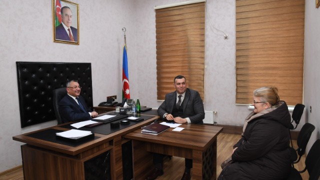 Rövşən Rzayev müraciətləri dinlədi