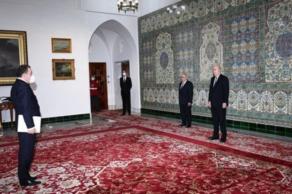 Səfirimiz etimadnaməsini Əlcəzair Prezidentinə təqdim etdi