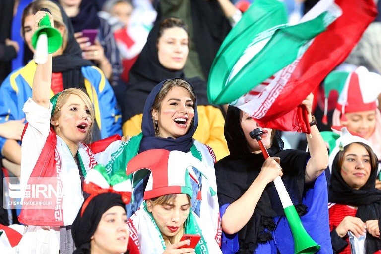 İranda qadınlar yenidən futbol stadionlarına buraxılacaq