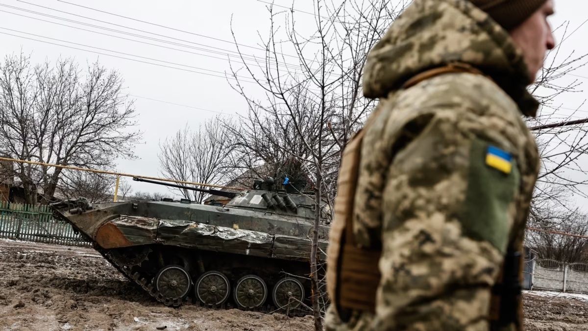 Ukraynada ön cəbhədə xidmət edən hərbçilərin maaşı artırıldı
