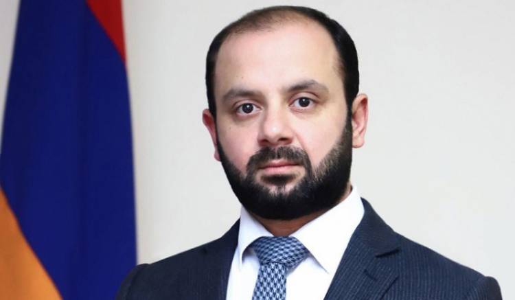 Paşinyan nazir müavinini işdən çıxardı