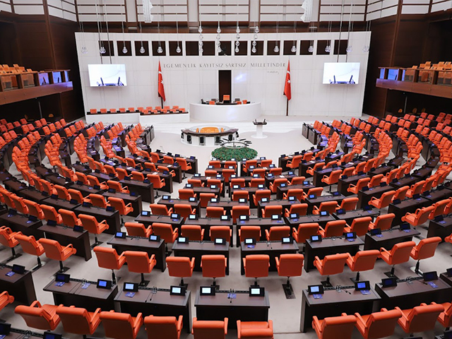Türkiyə parlamentinin fəaliyyətinə ara verildi