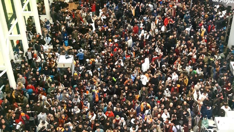 Minlərlə insan köməyə getmək üçün aeroporta axışdı - FOTO+VİDEO