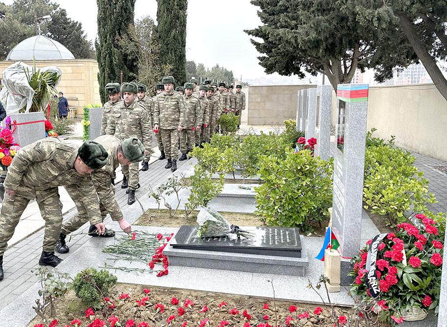 Mübariz İbrahimovun məzarı ziyarət olundu - FOTOLAR