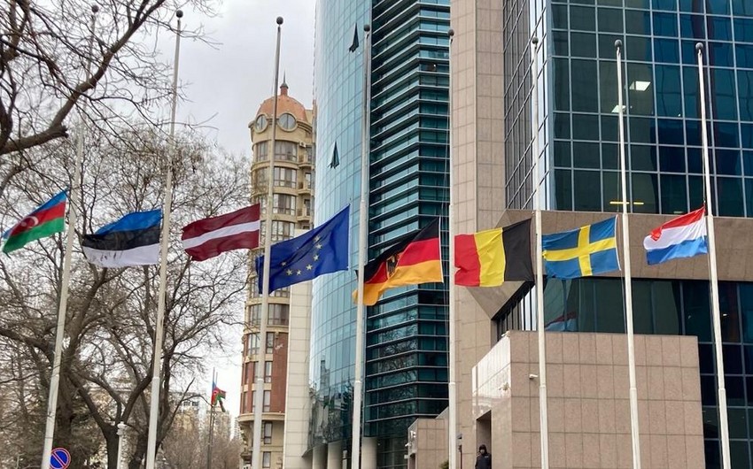 Bakıda Avropa ölkələrinin bayraqları endirildi