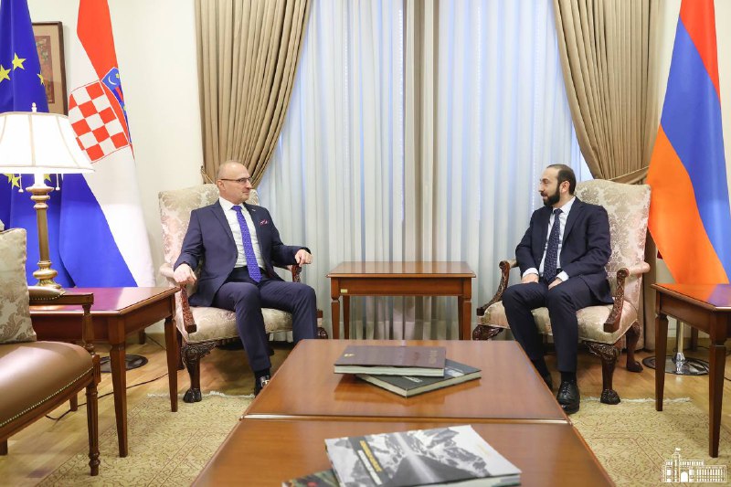 Mirzoyan xorvatiyalı həmkarı ilə görüşdü