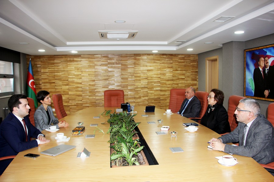 Məleykə Abbaszadə “Yüksəliş”in qalibləri ilə görüşdü
