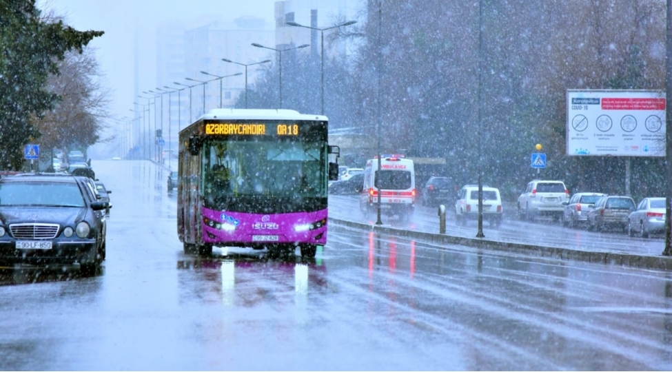 Sabah Bakıda qar yağacaq - Yollar buz bağlayacaq