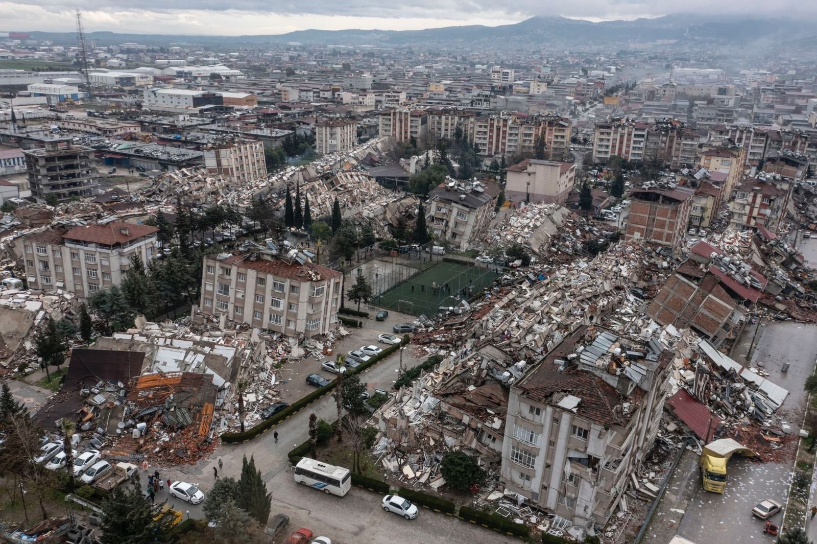 Ərdoğan zəlzələdə dağılan binaların sayını AÇIQLADI