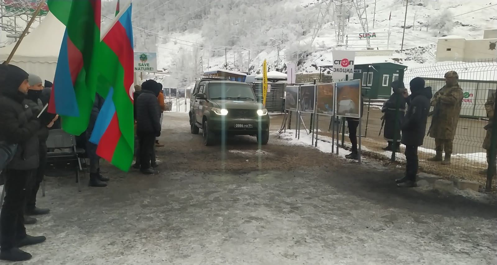 Sülhməramlıların daha bir maşını Laçın yolundan keçdi