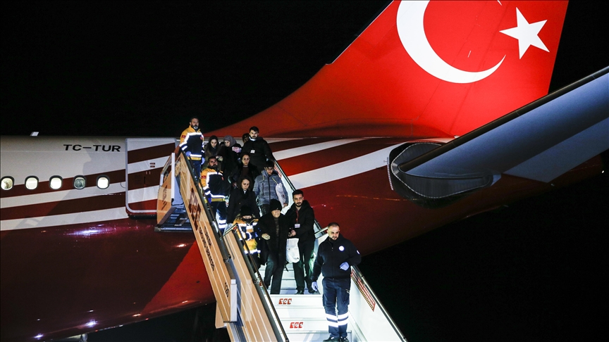 Ərdoğanın təyyarəsi yaralıları daşıyır - VİDEO