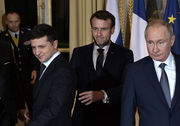 Putin Makronun Zelenskiyə verdiyi ordendən məhrum ediləcək