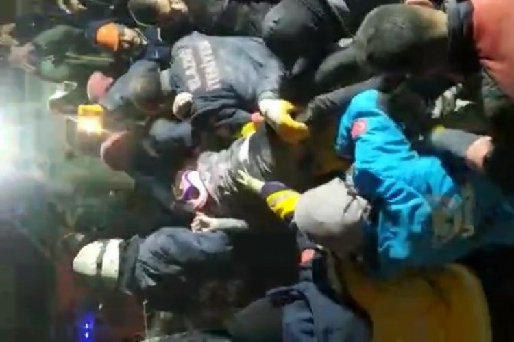 Xilasedicilərimiz 89 saat sonra 12 yaşlı qızı sağ çıxardı - VİDEO