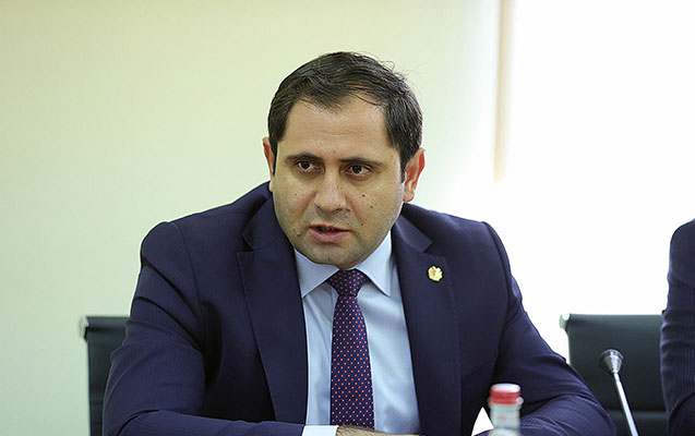 Suren Papikyan müşavirini işdən çıxardı - FOTO