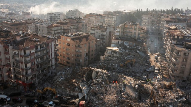 Zəlzələnin vurduğu ziyan 100 milyarddan çoxdur - Türkiyə nə edəcək?