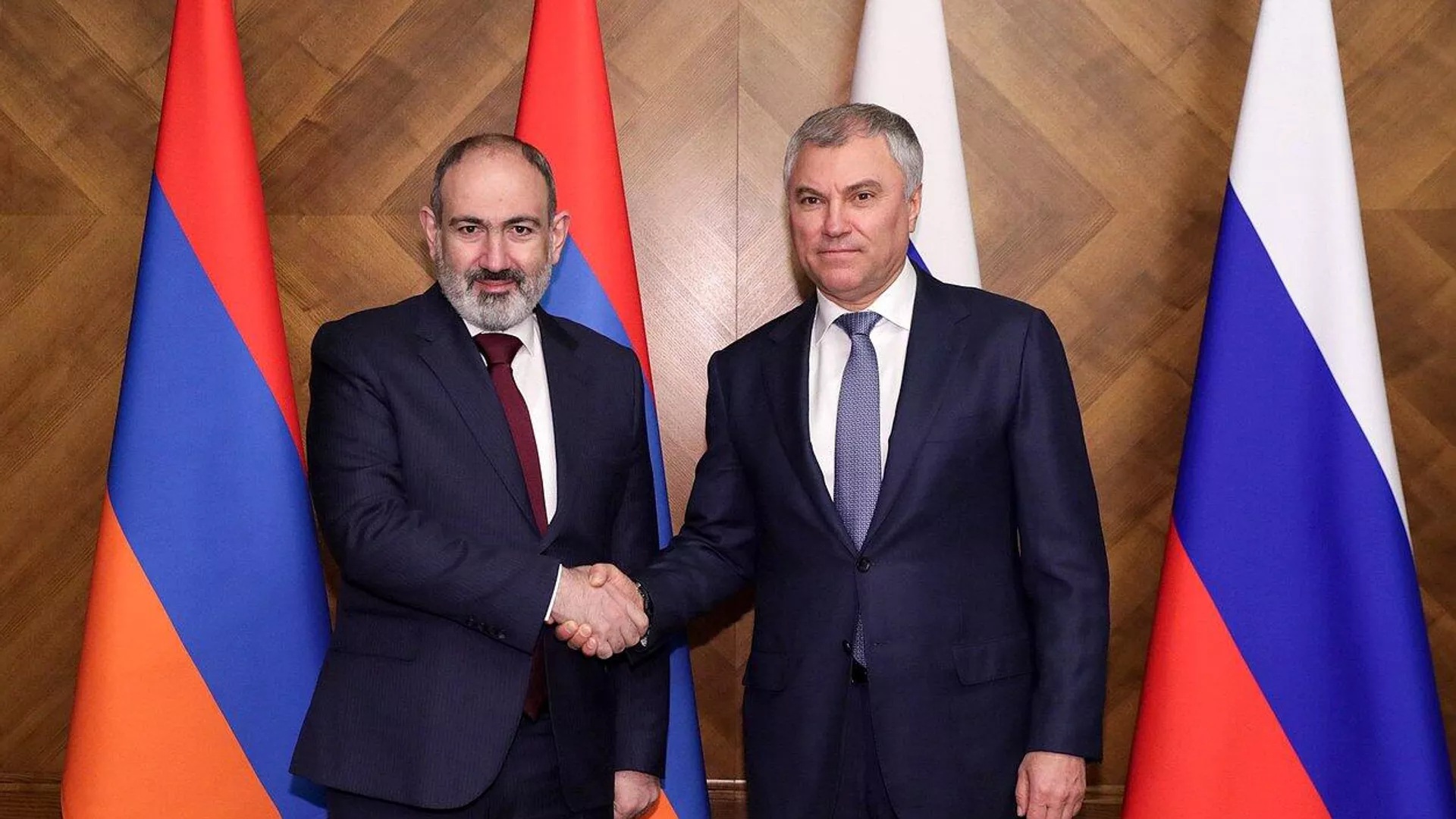 Rusiya spikeri Paşinyanı hədələdi: Ölkəsini itirər...