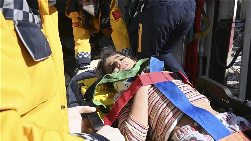 8 yaşlı Miray 178 saat dağıntılar altında qaldı