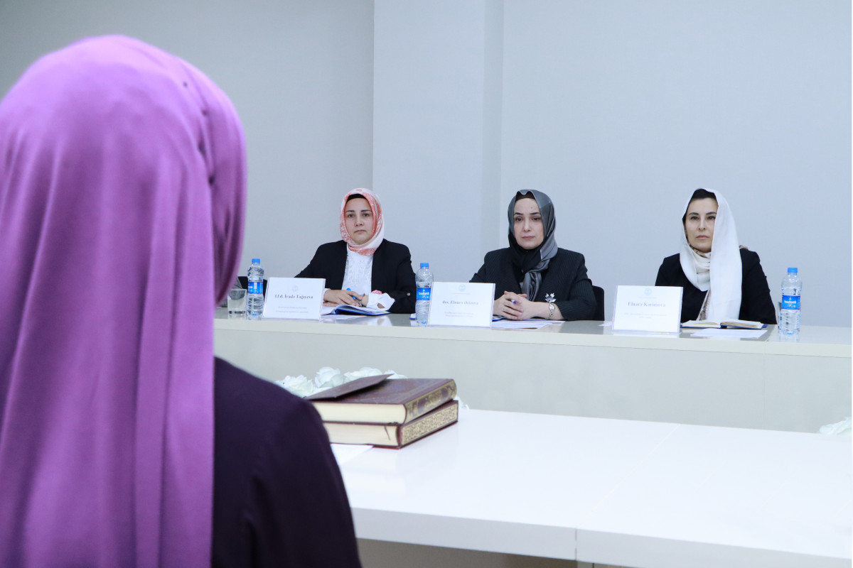 Qadın dindarlar üçün müsahibə keçirilir