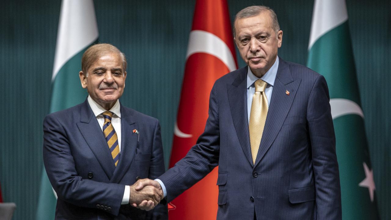 Pakistan baş nazirindən Türkiyəyə dəstək SƏFƏRİ