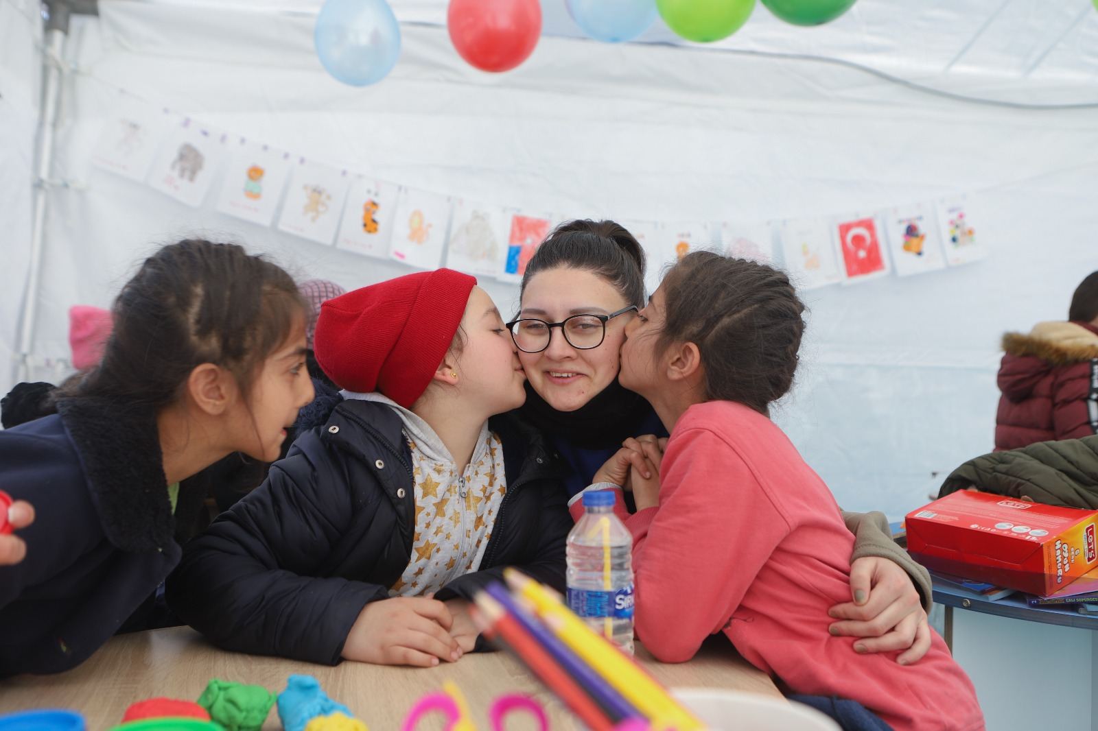 Azərbaycan könüllüləri zəlzələ bölgəsində - FOTOLAR