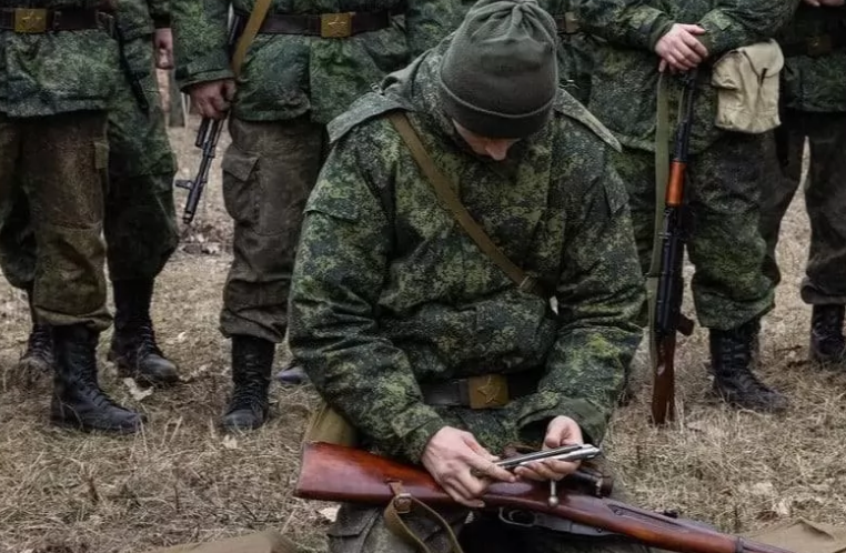 Rusiya hər 90 metr ərazi üçün 2000 əsgər İTİRİR