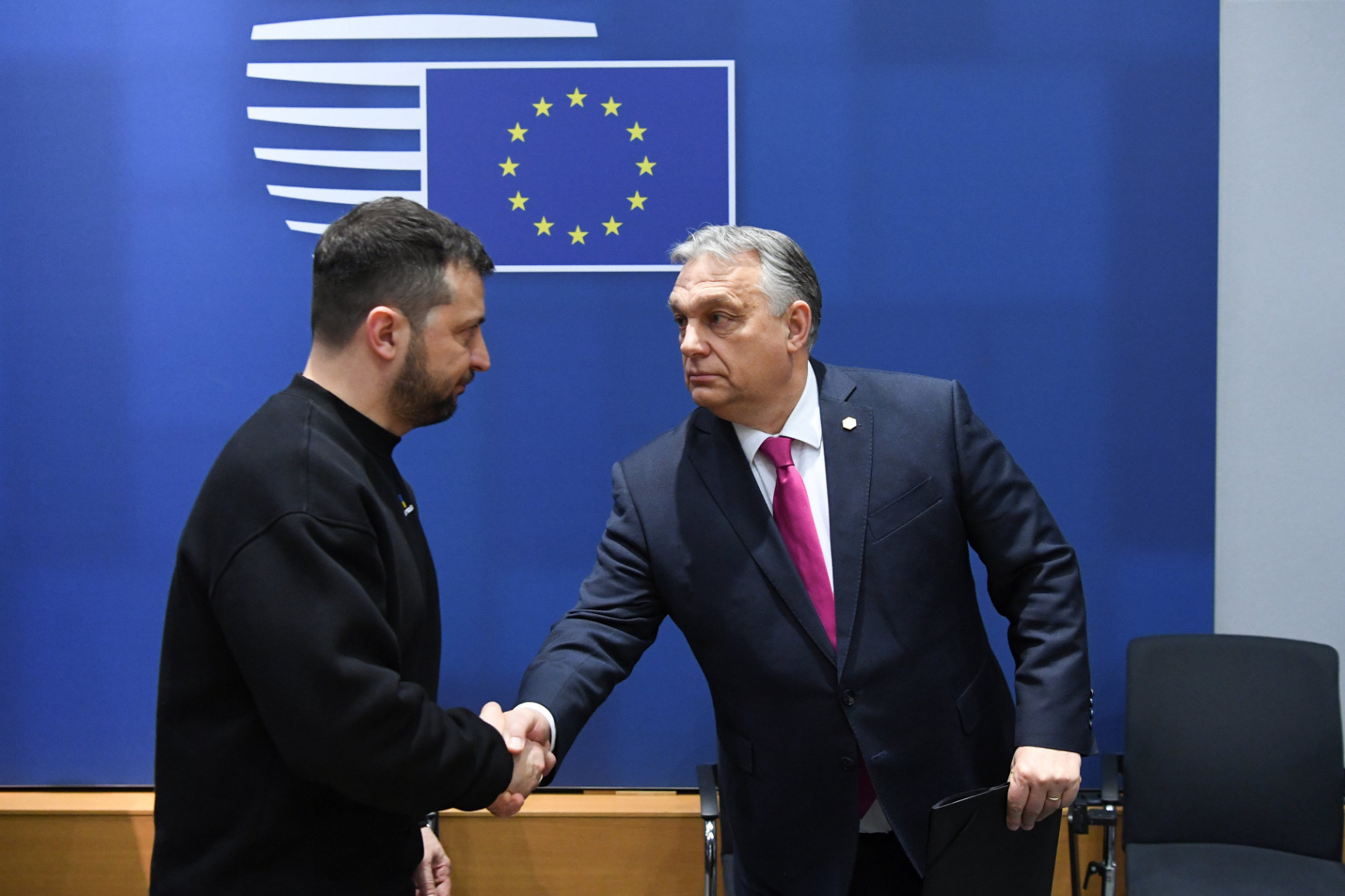 Rusiyanı müdafiə edən baş nazir Ukraynaya dəvət edildi 