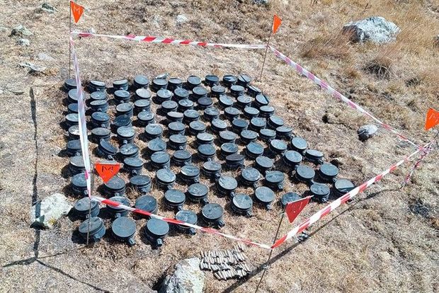 Füzulidə kütləvi məzarlıq olduğu ehtimal edilən ərazi minalardan təmizlənir
