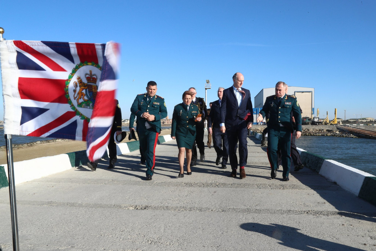 Britaniyalı nazir DSX generalı ilə GÖRÜŞDÜ
