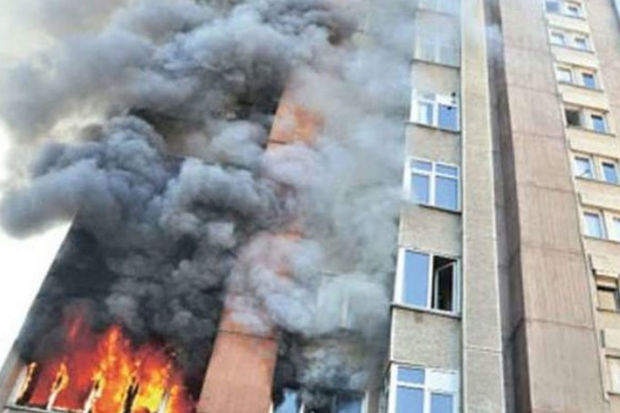 Sumqayıtda yaşayış binasında yanğın olub