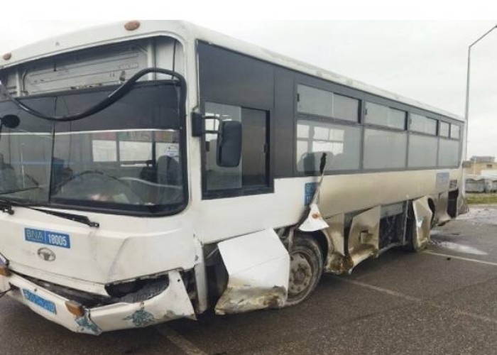 Sumqayıtda avtobus qəzaya düşdü - Sürücü öldü