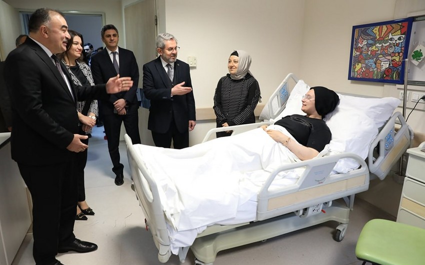 Səfirimiz zəlzələ qurbanlarına baş çəkdi 