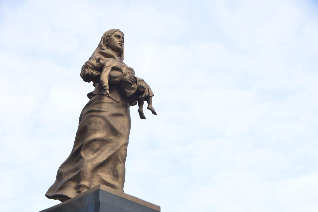 “Ana harayı” abidəsi rəsmi protokala daxil edilsin - TƏKLİF